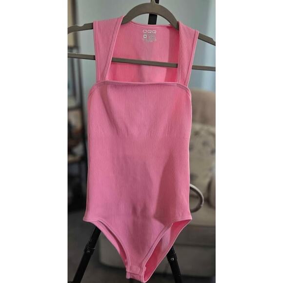 Bubblegum Pink Ribbed OQQ Bodysuit – Sleek & Sculpting One-Piece NEW/ MEDIUM - Picture 2 of 4